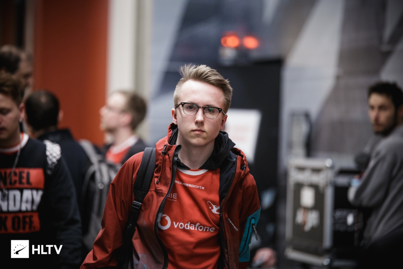 milkyway成为LPL第一位蝉联四周最佳新秀的选手