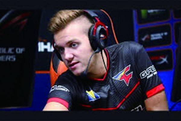 Yagao：没想到对面会拿尼菈 但我们下路组说没问题可以应对