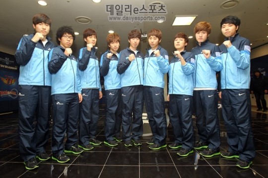 WE赛后群访：Fofo说Jiejie赛前表示要抓中，但根本抓不到