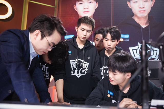 上海Major开幕阶段： FURIA Esports 克服内心的恐惧，以2-1战胜 BIG 晋级传奇组。