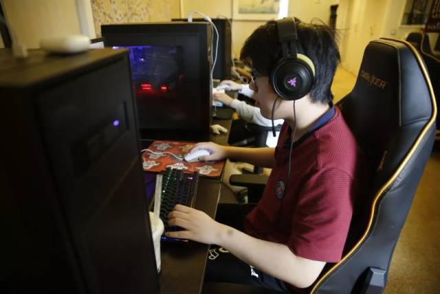 创造记录！FNC连续八年晋级全球总决赛，历史第一