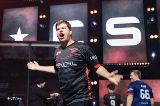 今天的德国杯首发阵容： Tarzan 对阵他旧俱乐部 Weibo Gaming